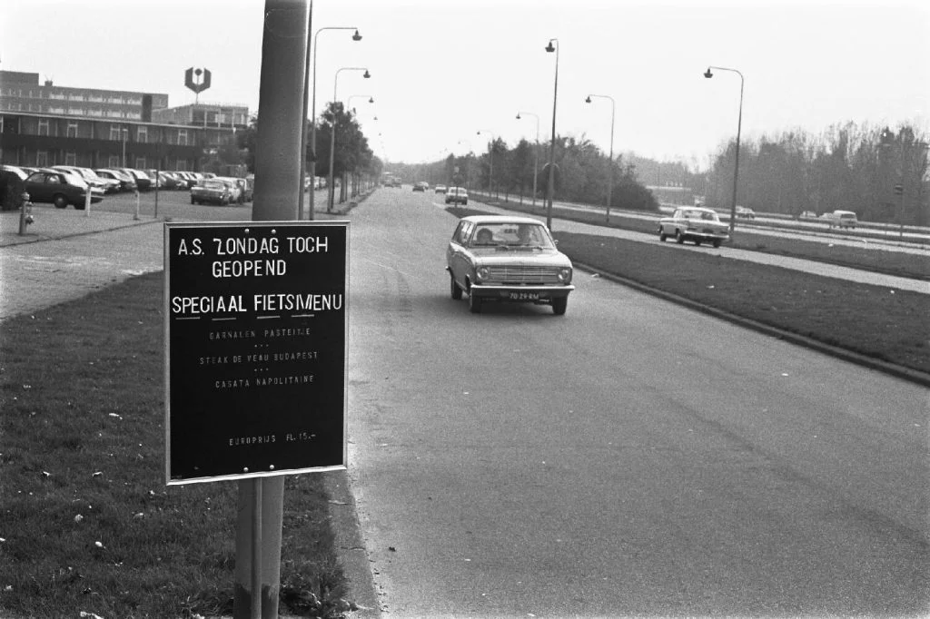 12 geweldige auto's van vroeger die je als kind zag rijden Restaurant autoloze zondag