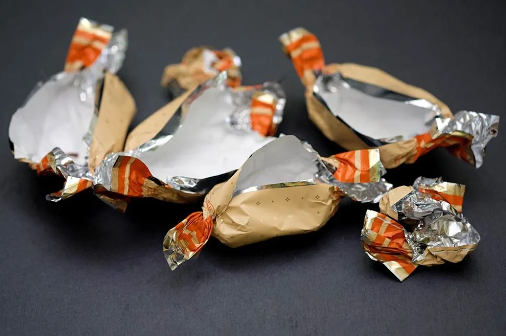 lege snoepverpakkingen snoep snoeppapiertjes snack