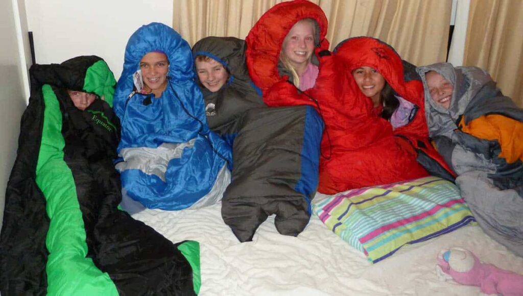 Deze 6 dingen deed jij vroeger op een slaapfeestje