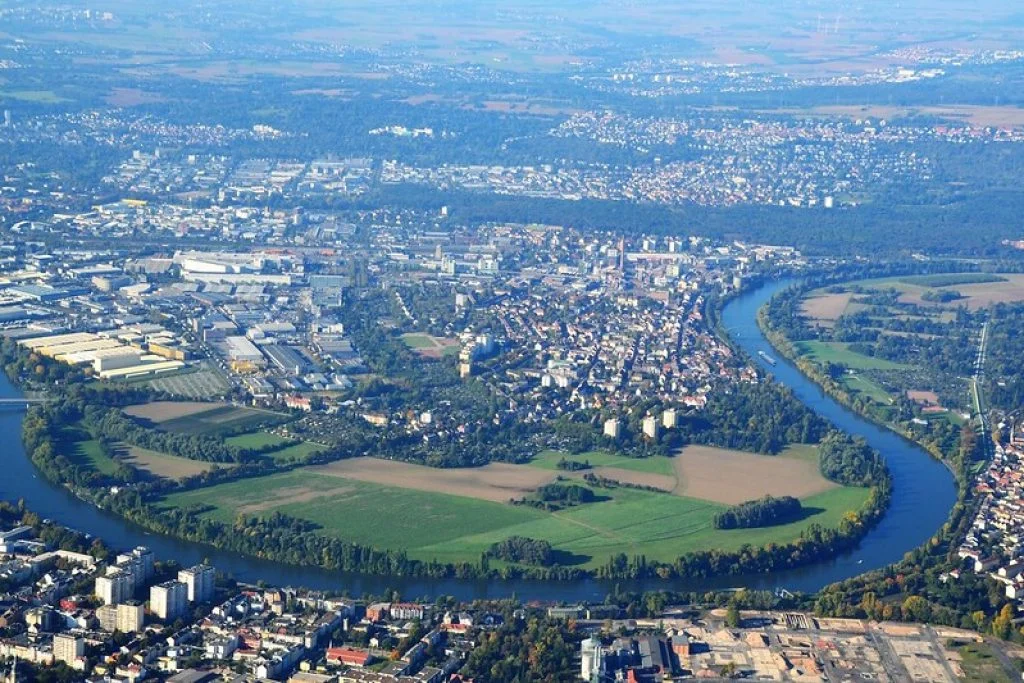 8 leuke feitjes over de Baron uit Bassie & Adriaan Frankfurt am Main