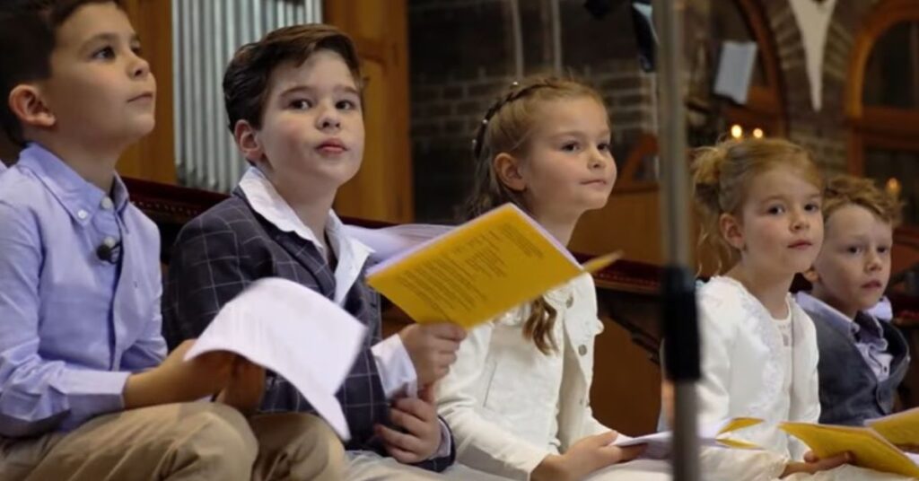 Eerste communie kinderen kerk