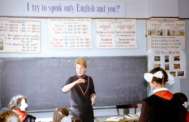 12 uitspraken die leraren in de middelbare school altijd deden Leraren uitspraken lerares docent engels school klas