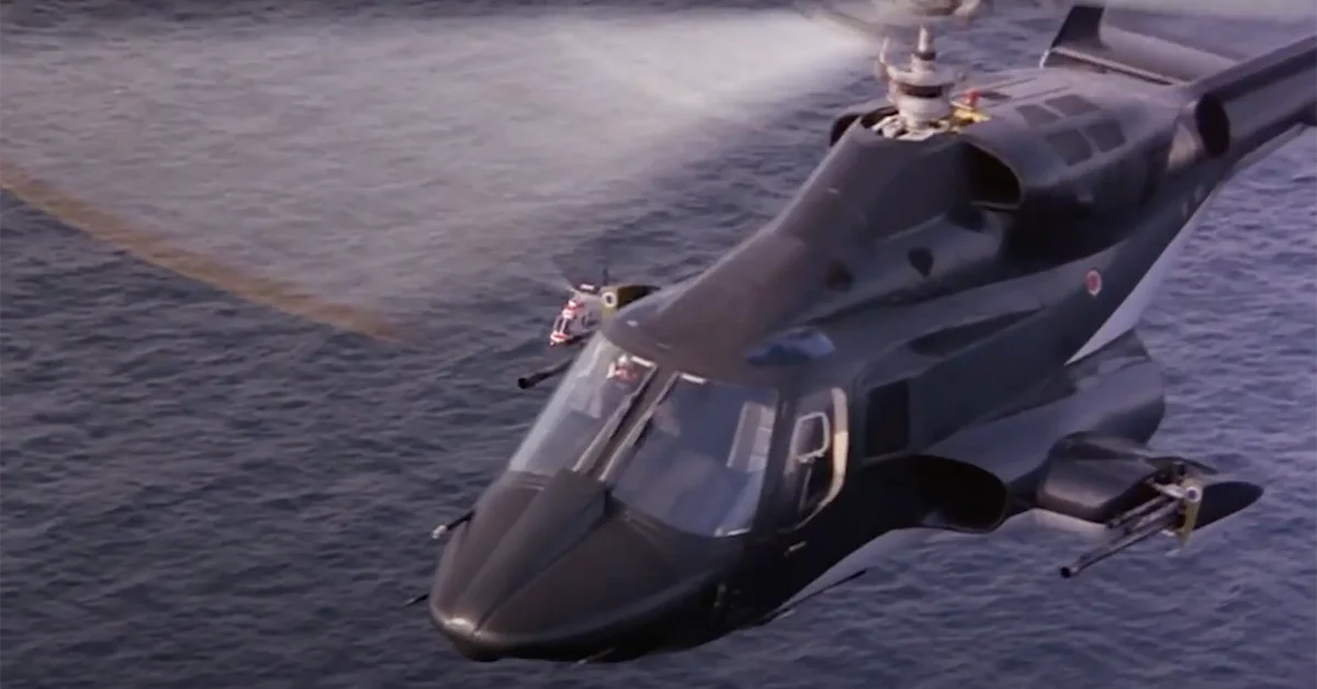 Airwolf helikopter vliegt boven water