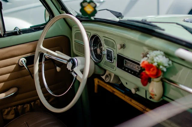 Autorijden toen en nu: 12 grote verschillen auto stuur stuurwiel oldtimer