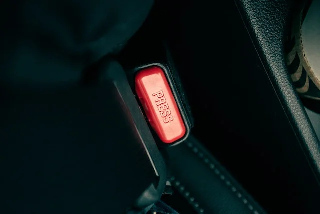Autorijden toen en nu: 12 grote verschillen gordel auto autorijden vroeger