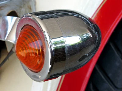 Autorijden toen en nu: 12 grote verschillen knipperlicht blinker auto richtingaanwijzer vroeger autorijden